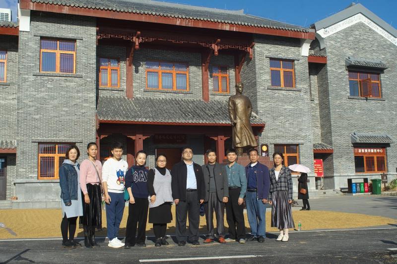 图3：教师一支部全体党员合影.jpg