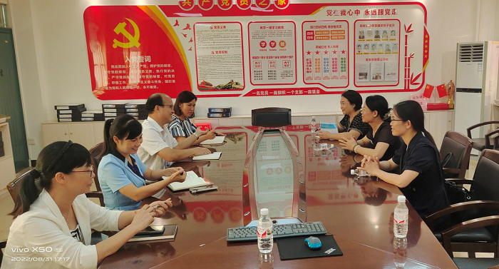 图片2：学院领导与新世纪小学校领导交流.png