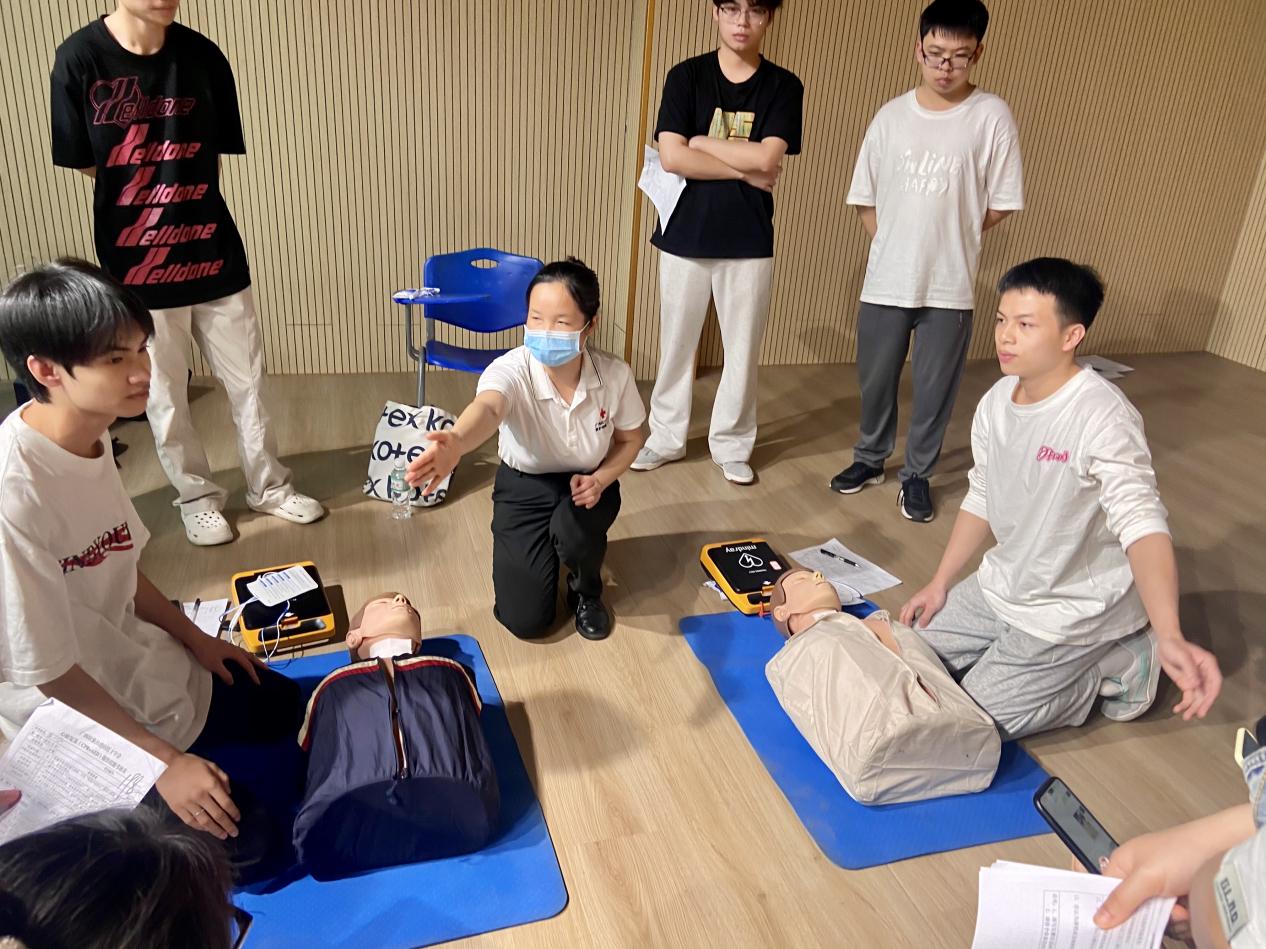 大学生应急救护培训班现场18