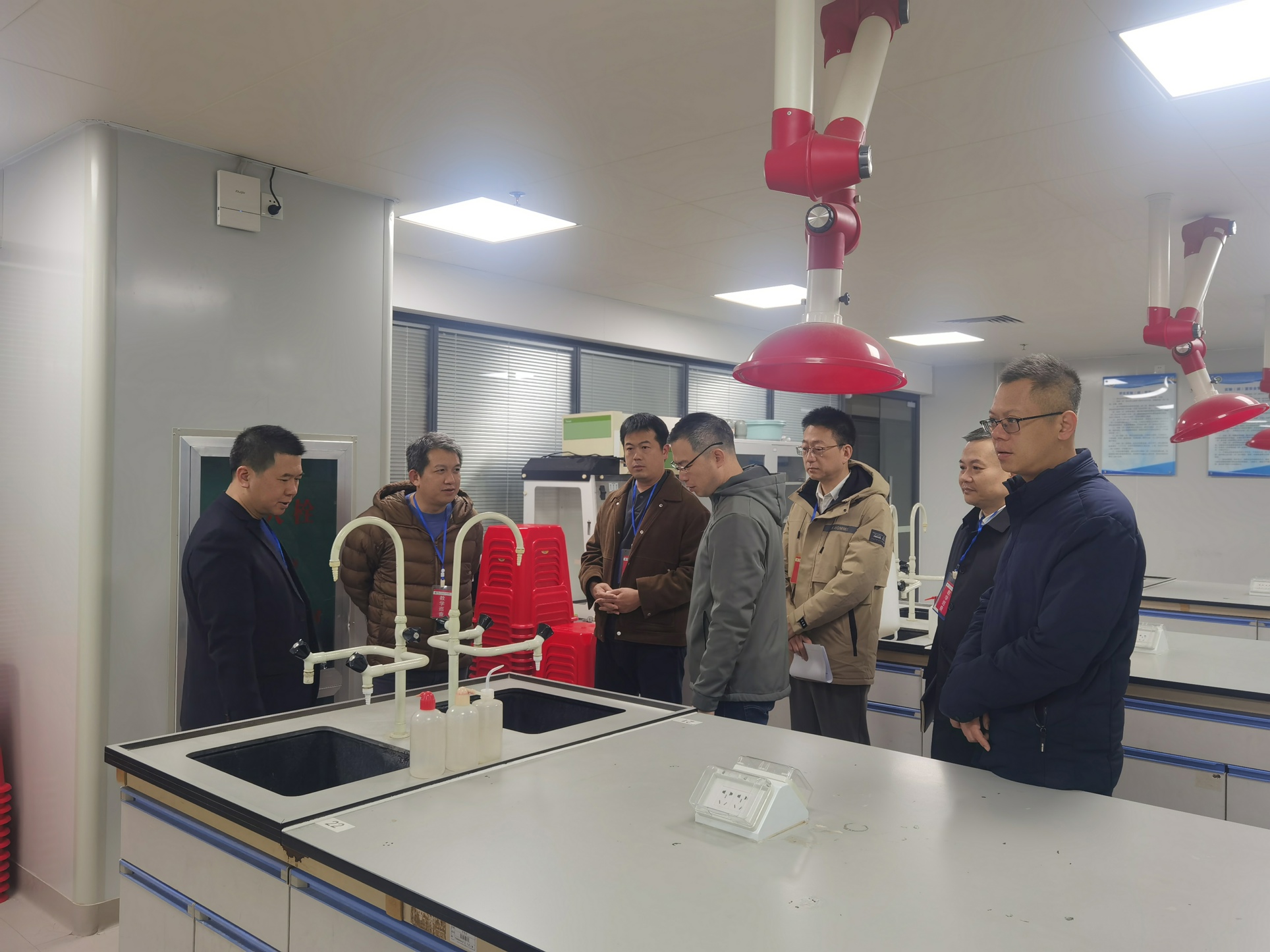 孟学林一行检查实训场所