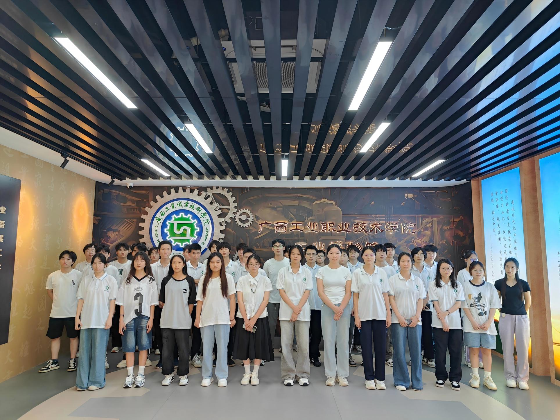         截止到6月底，此次活动共组织学生近千人进行了参观学习。今后，我校将紧紧围绕“匠心育人 工而不凡”办学理念，积极打造工匠文化研学基地，向广大师生和社会企事业单位更好地传承和弘扬我们的工匠文化精神。
