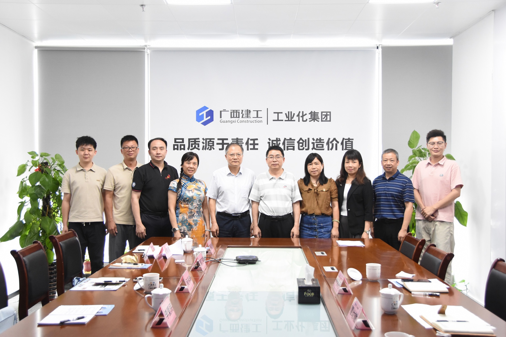 学校领导带队深入企业开展访企拓岗活动