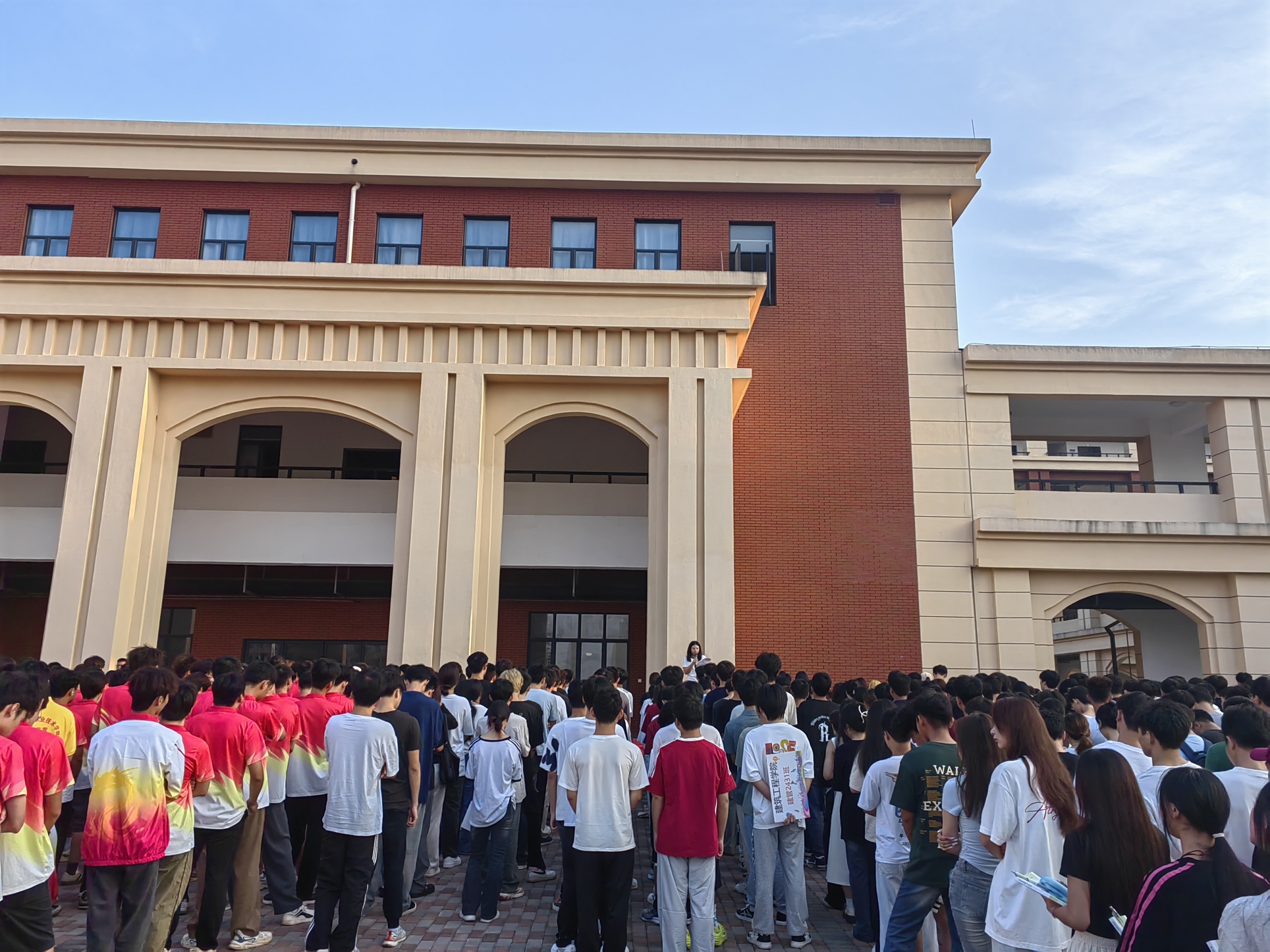 建筑工程学院开展“勿忘国耻 吾辈自强”爱国主义教育主题周课