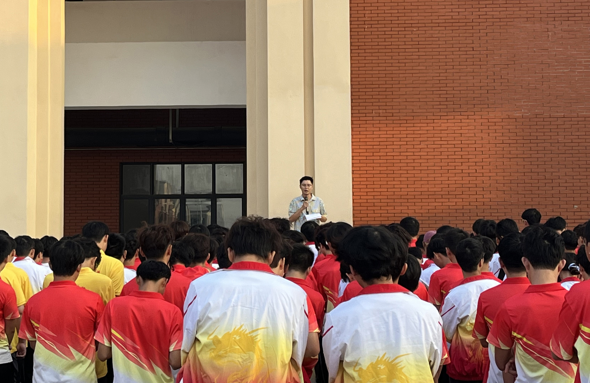 建筑工程学院开展“感恩资助在于行，携手起航共同成长”资助政策宣传主题周课