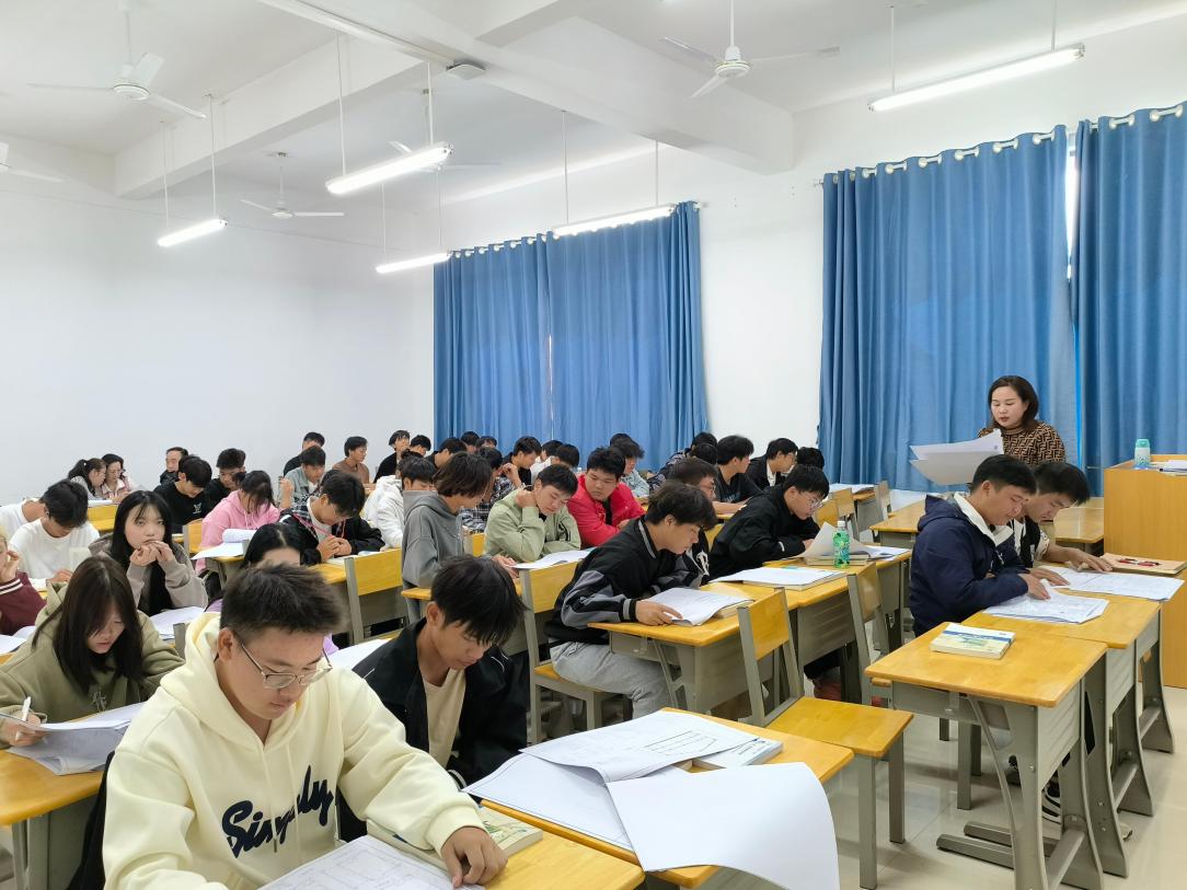 2.蒋琳老师讲课现场