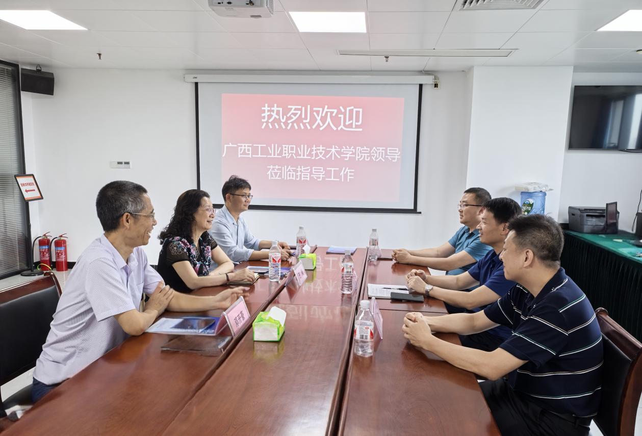 座谈会现场（原图）