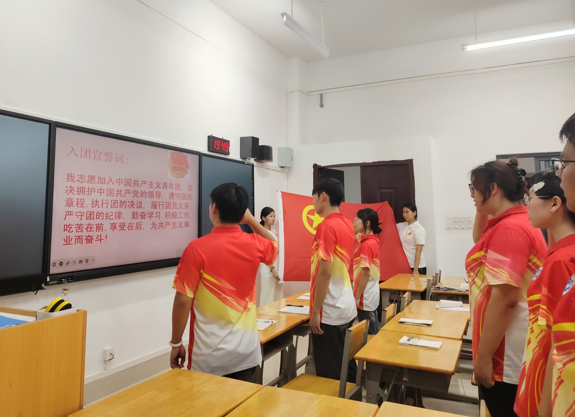建筑工程学院举行2025年春季学期新发展团员入团仪式