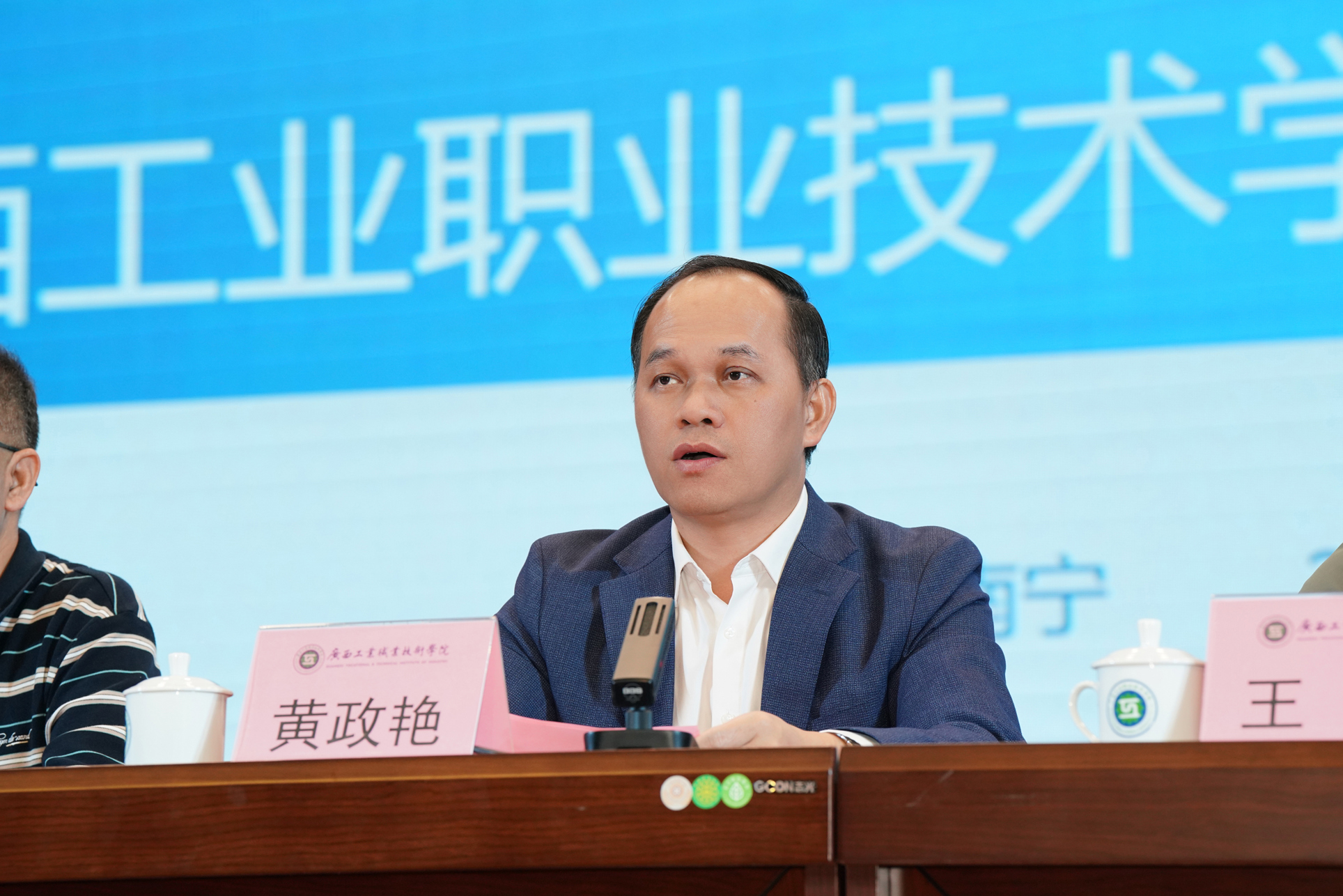 学校校长黄政艳教授讲话