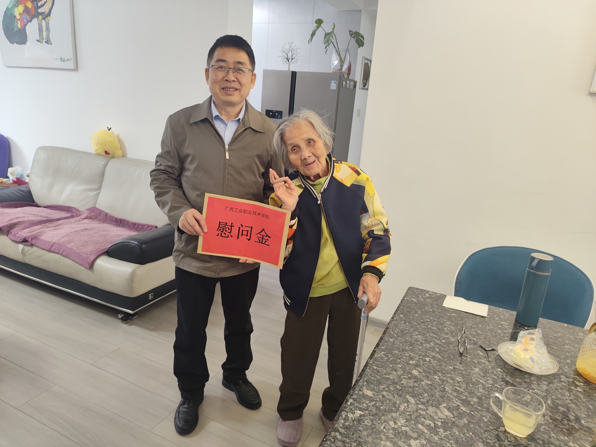 李爱民慰问离休老干部
