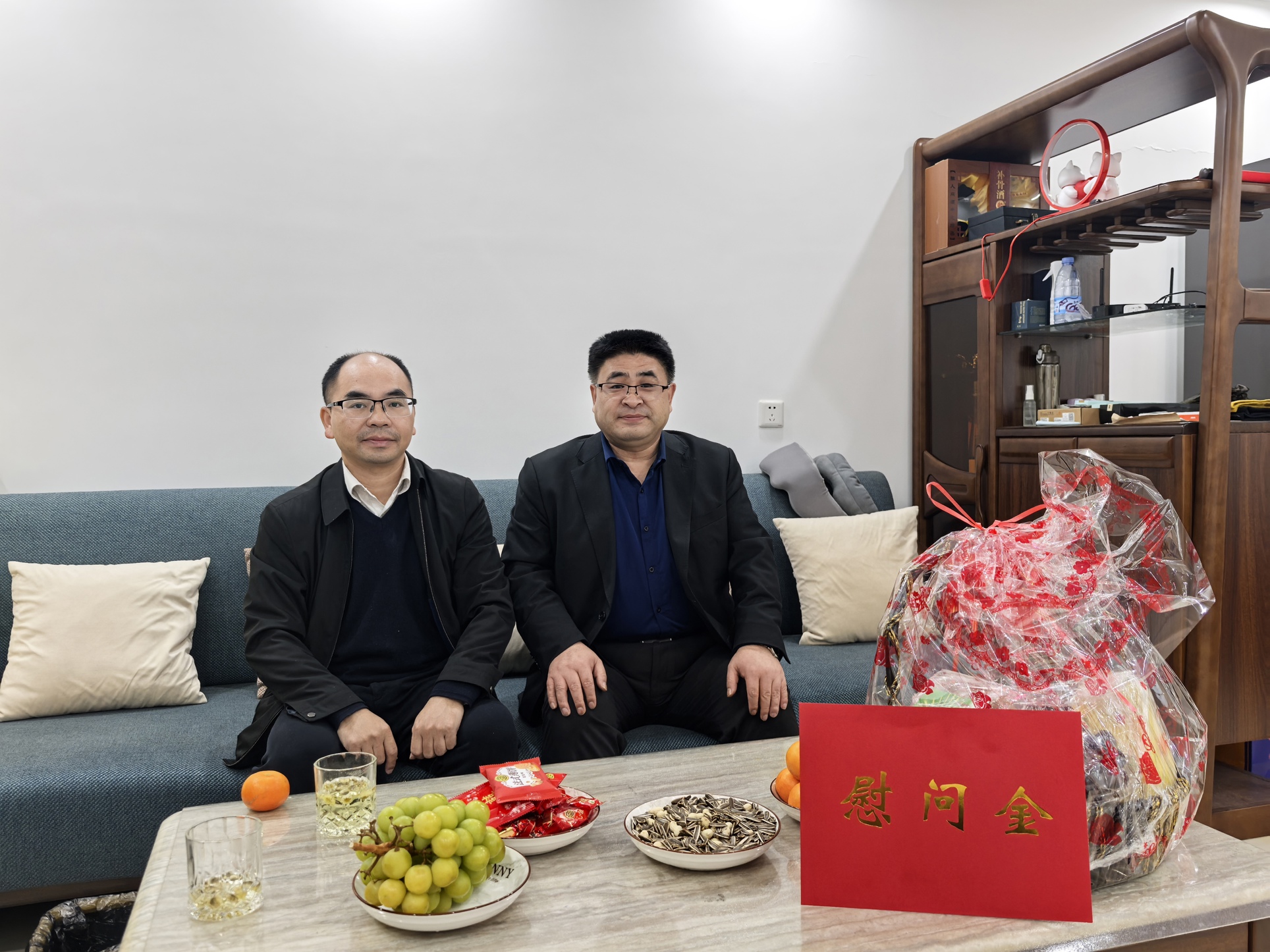 贾明祖副校长慰问挂职干部