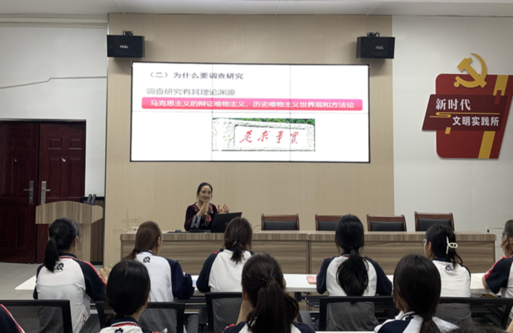 马克思主义学院教师为轻工化工学院红星营上党课