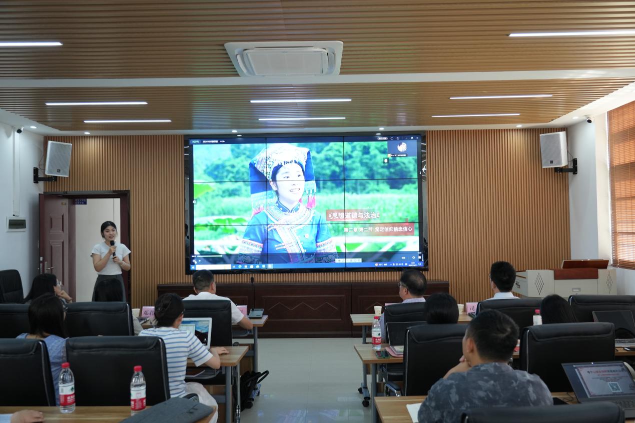 马克思主义学院开展大学生讲思政公开课决赛演练活动
