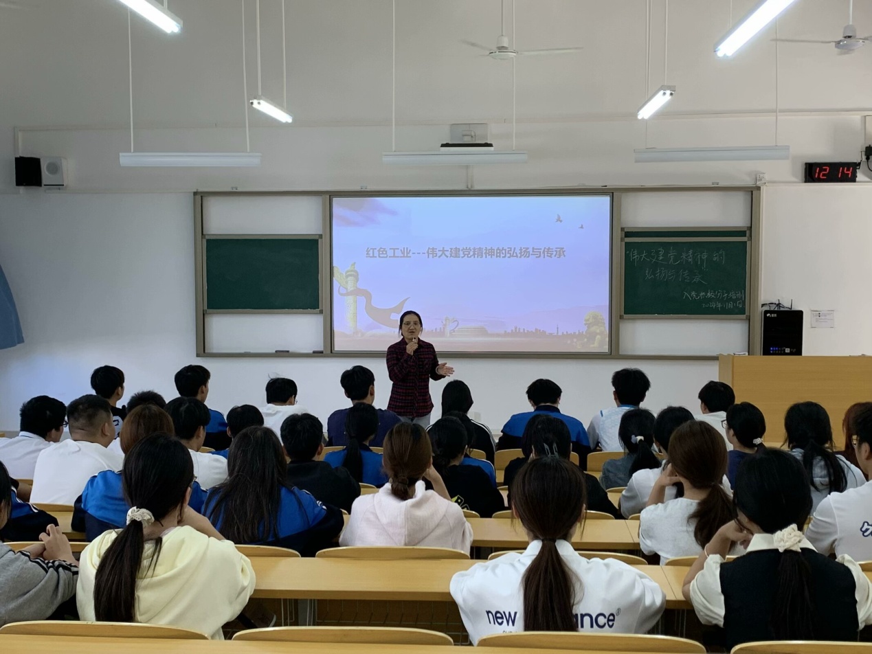 马克思主义学院思政讲师团教师深入电子信息学院专题授课