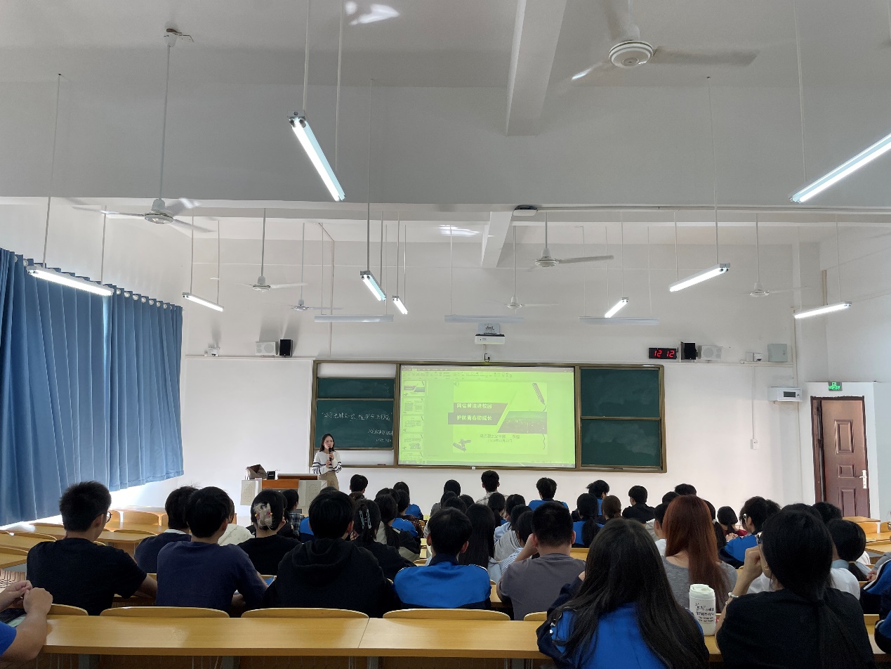 马克思主义学院普法宣讲团教师深入电子信息学院开展专题宣讲（2）
