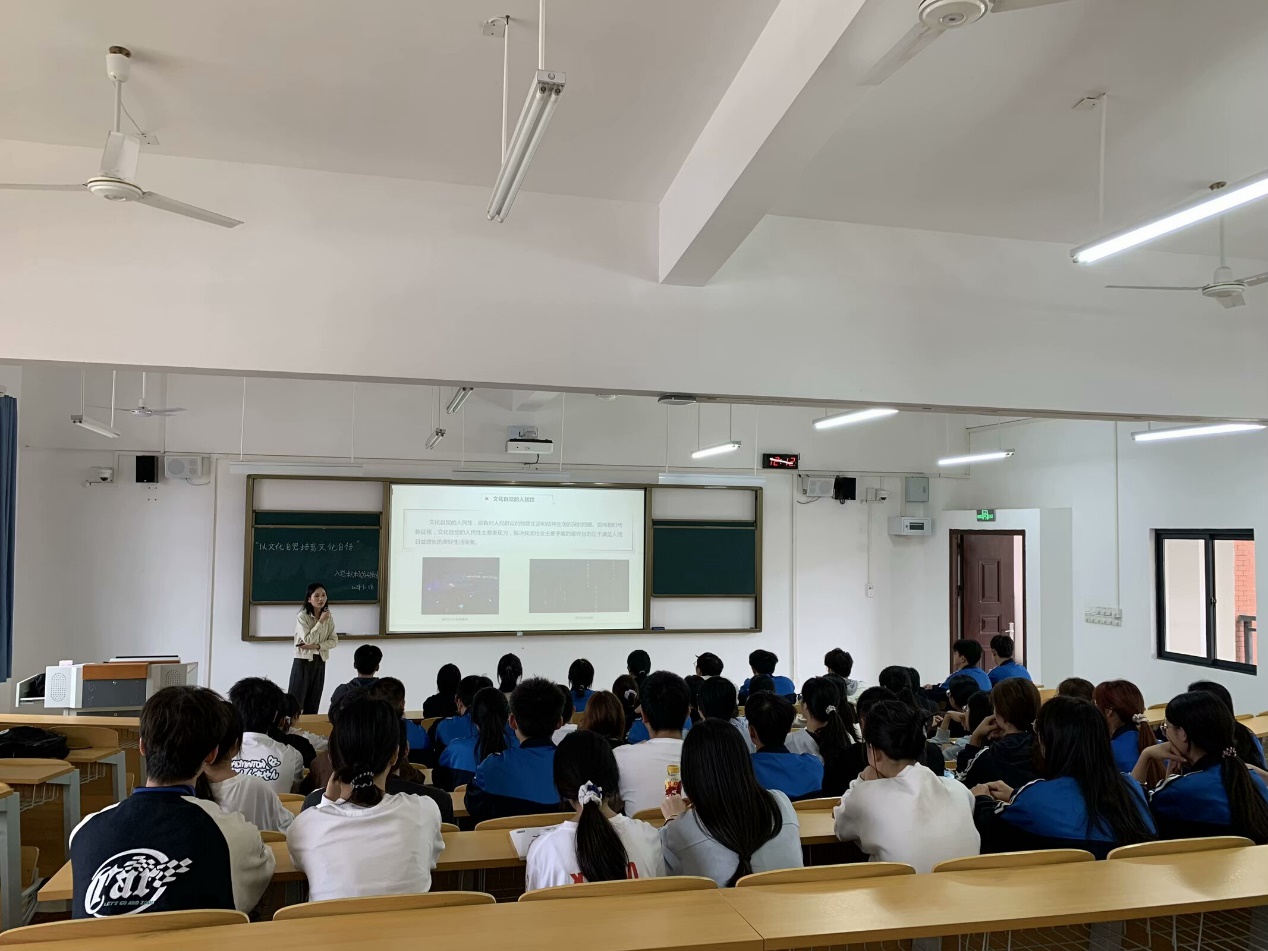 增强文化自觉   坚定文化自信——马克思主义学院教师为电子信息学院学生开展主题宣讲
