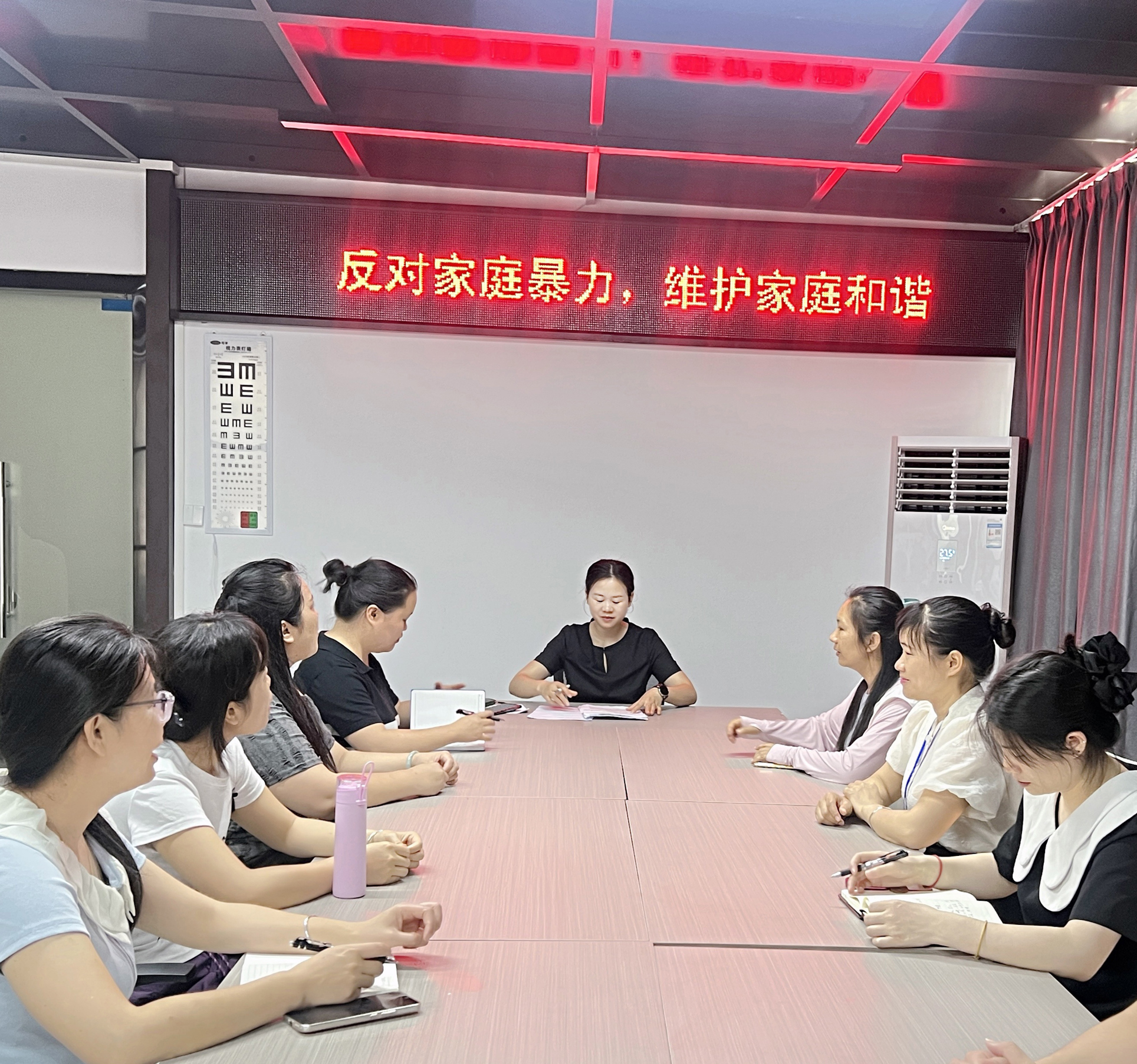 马克思主义学院教师受邀到西宁路居委会开展普法宣讲