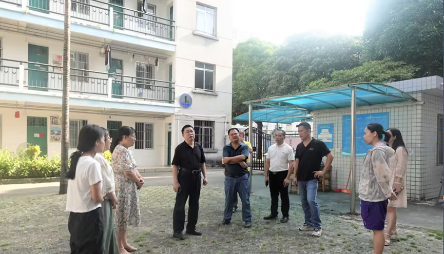 学校党委副书记李爱民同志到轻工化工学院指导新学期工作
