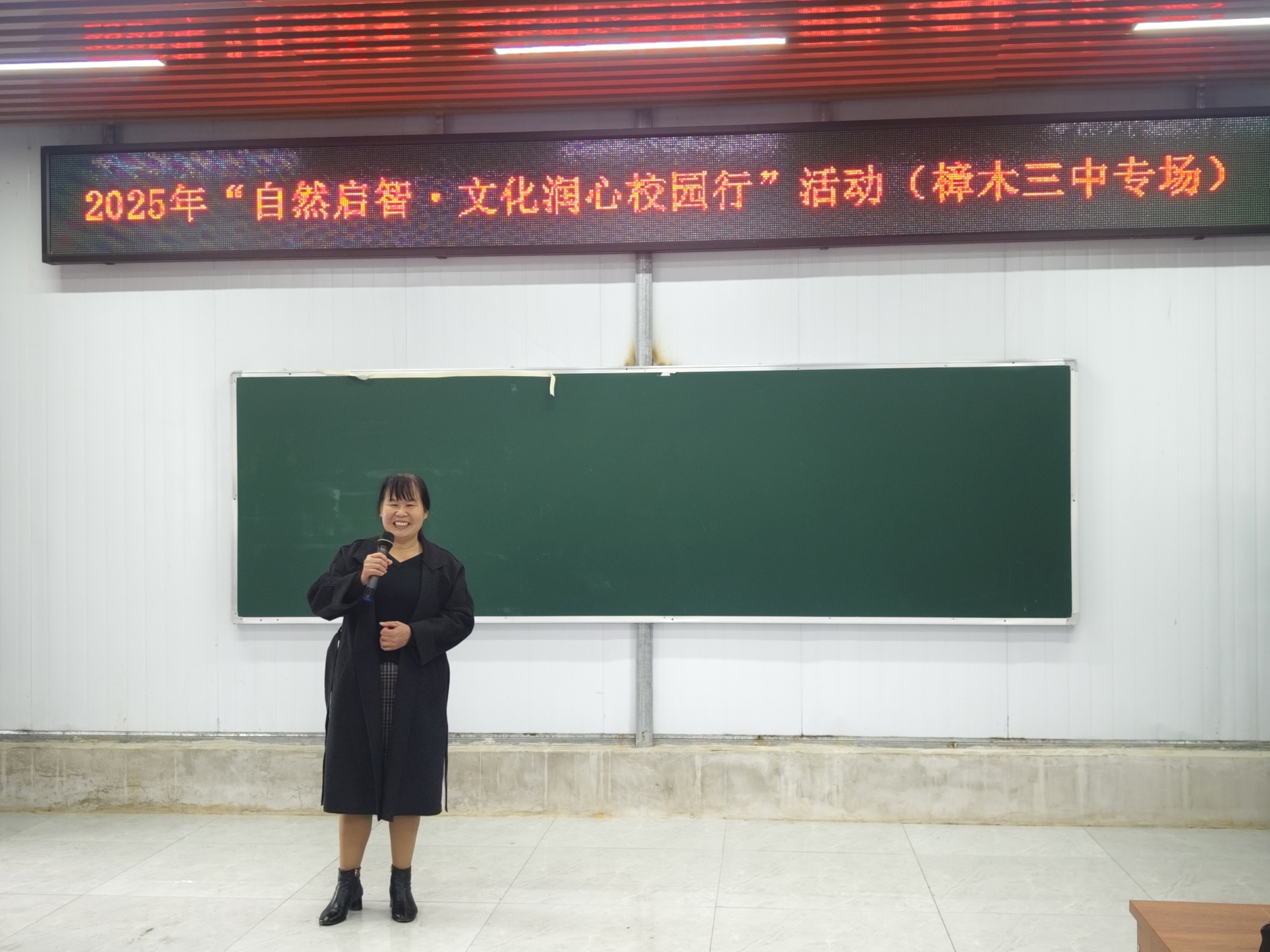 4.壮族山歌传承人现场表演与教唱
