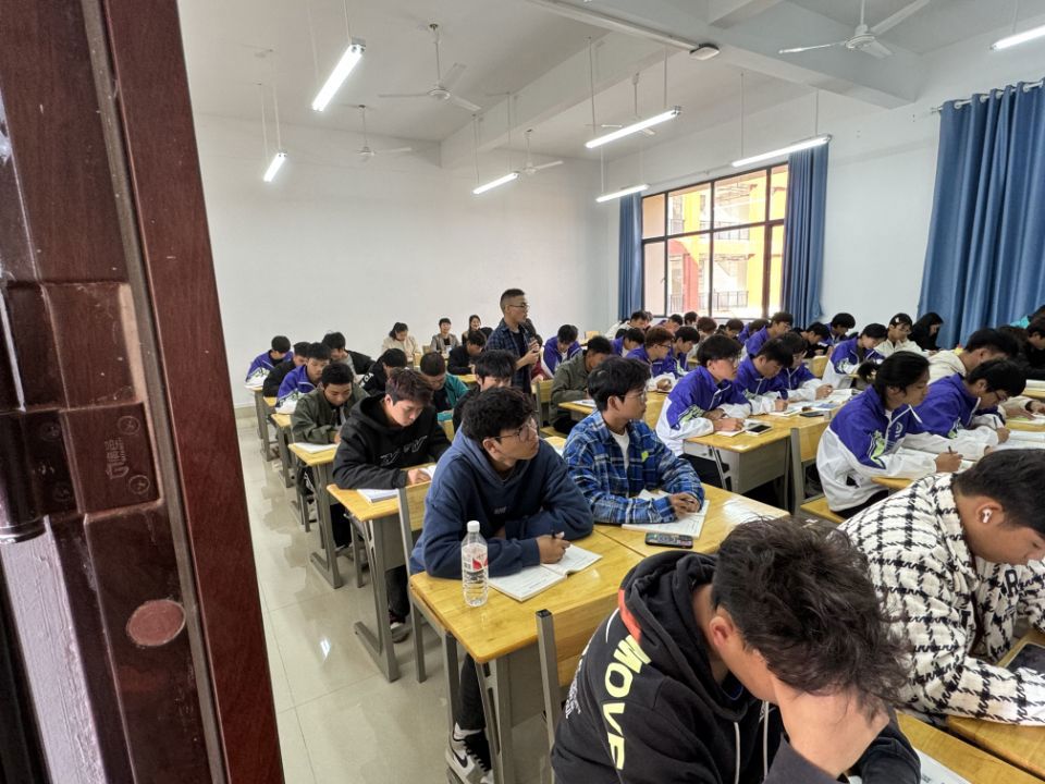 数学团队开展公开课教学研究活动