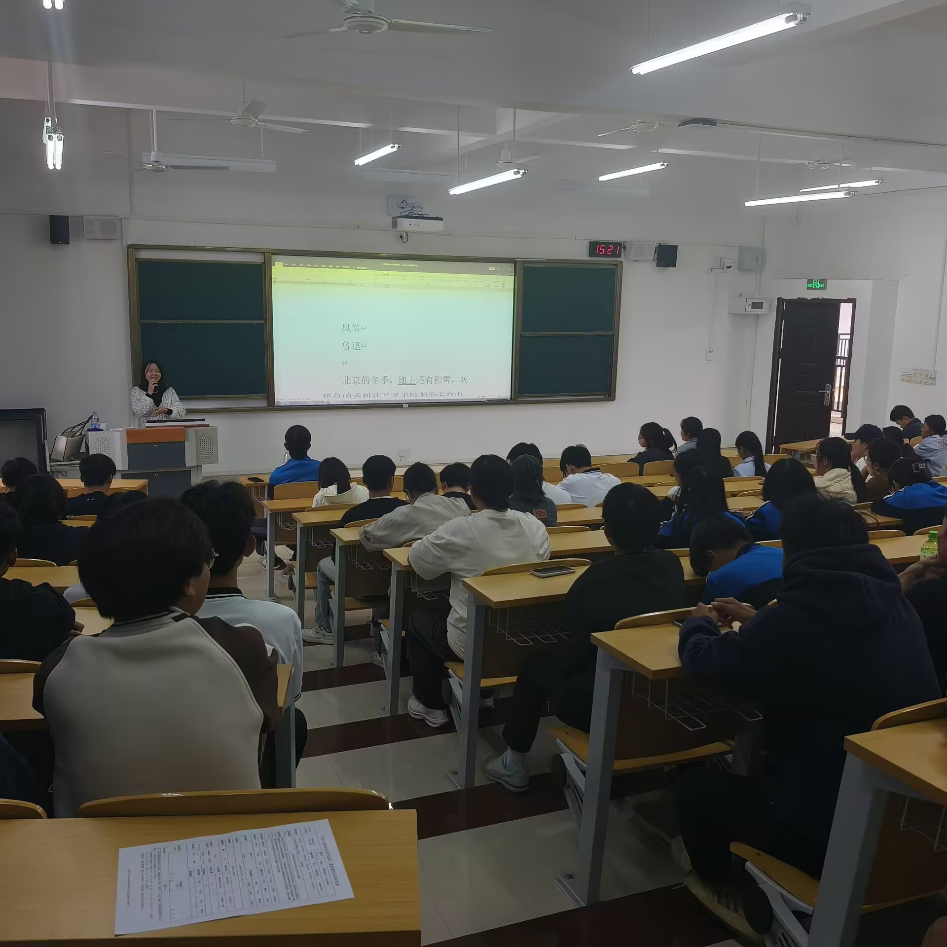 品味散文语言，感受精彩人生——语文团队开展公开课研究活动