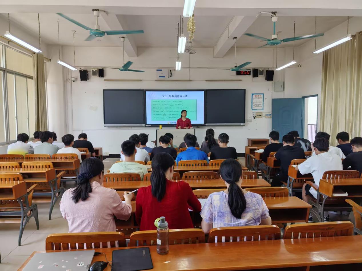 通识教育学院骨干教师公开课示范引领教学创新