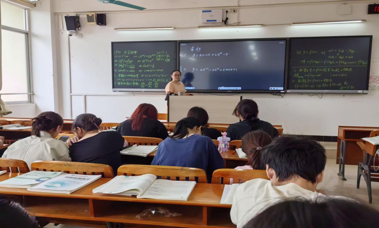 广西工业职业技术学院通识教育学院教师公开课顺利开展