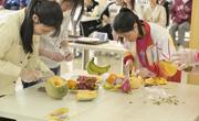 “果香四溢•别具匠心” 校学生会举行2024年女生节水果拼盘比赛