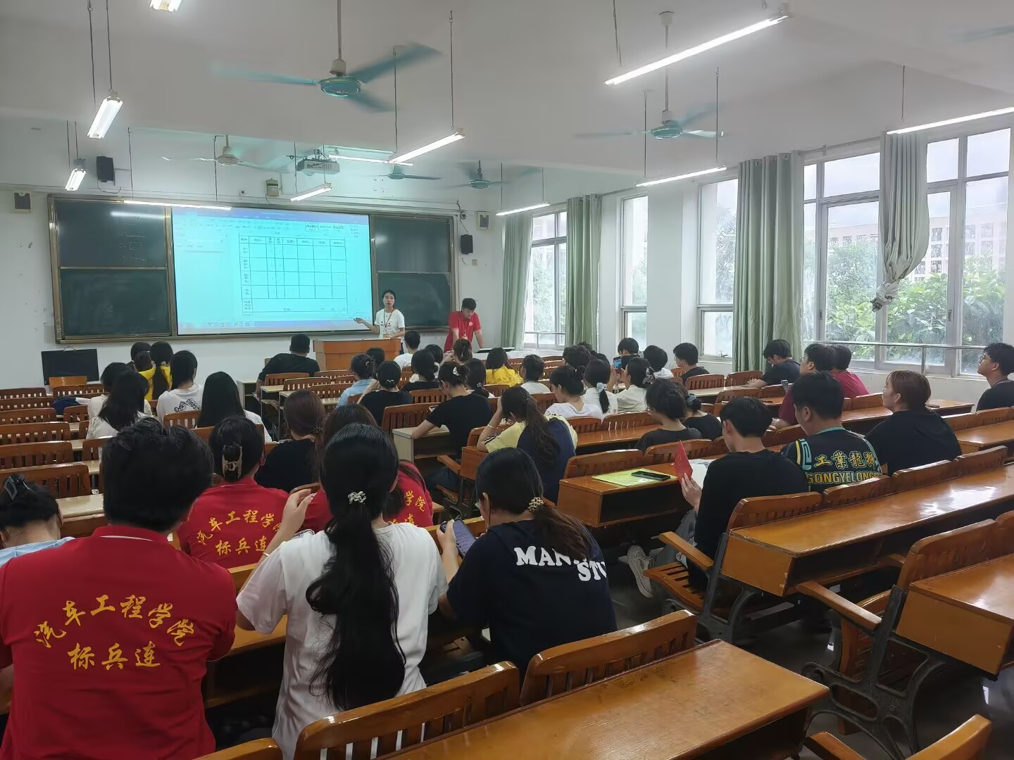 贵港校区会议现场 