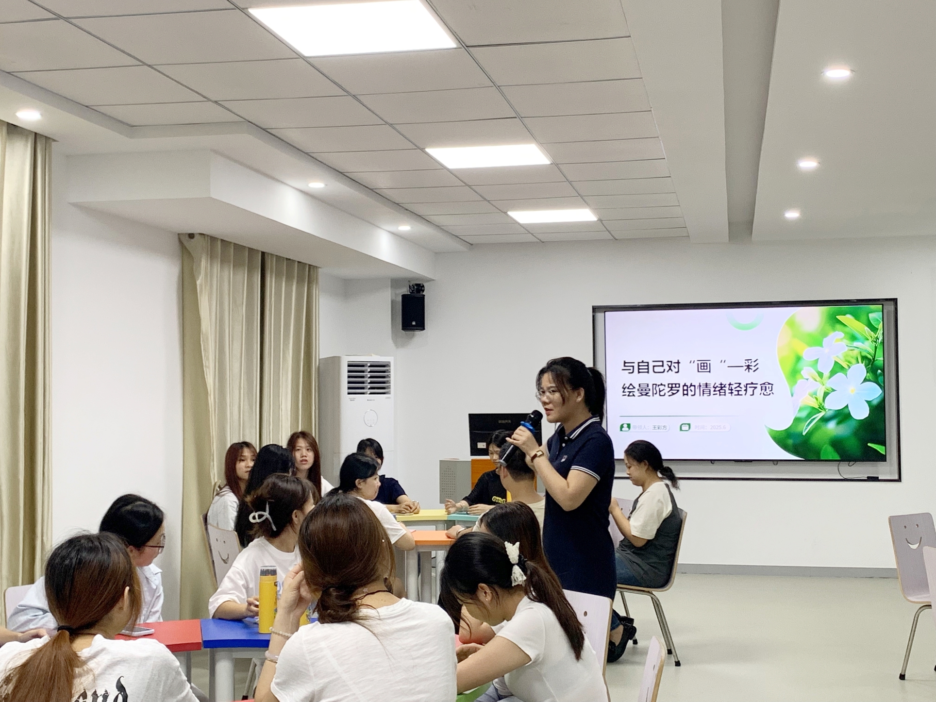 学校心理中心开展彩绘曼陀罗情绪轻疗愈团体心理辅导活动