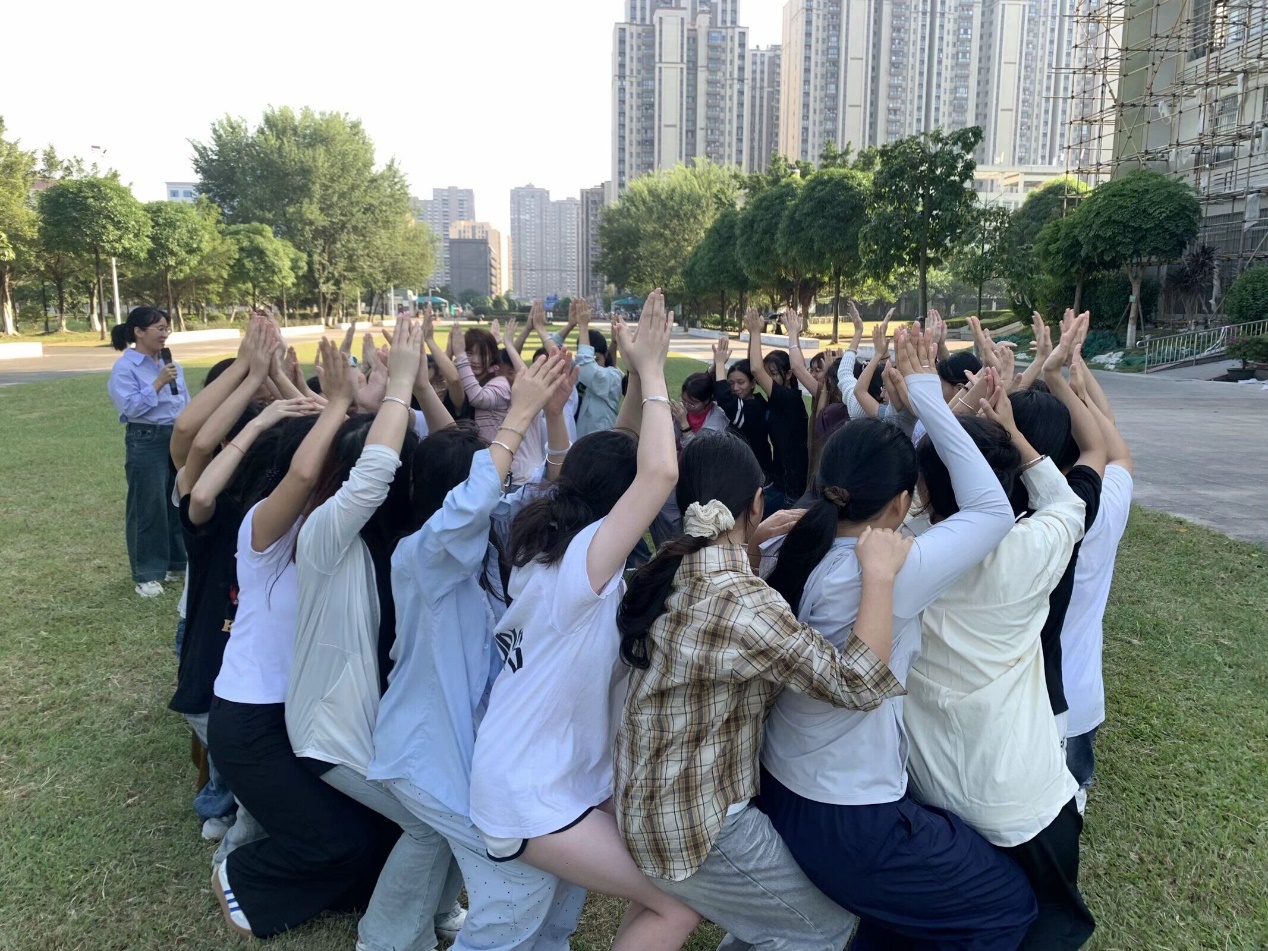 幼师教育学院“一站式”学生社区开展心理干部素质拓展活动