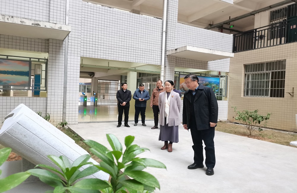 学院党委书记李振秋深入幼师教育学院“一站式”学生社区参观指导