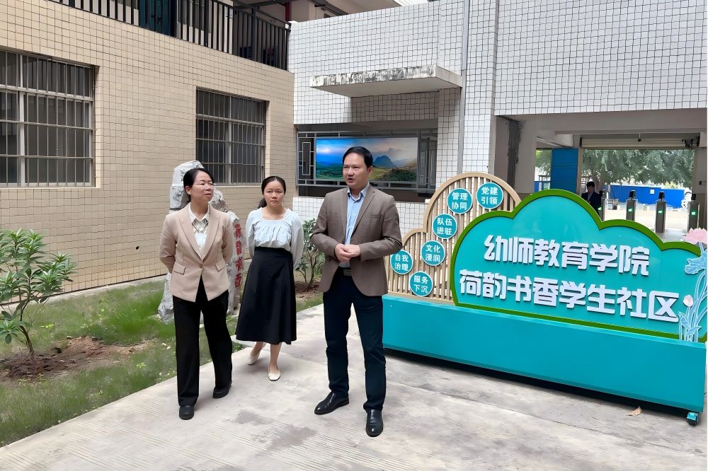 谭冠晖听取社区建设情况汇报