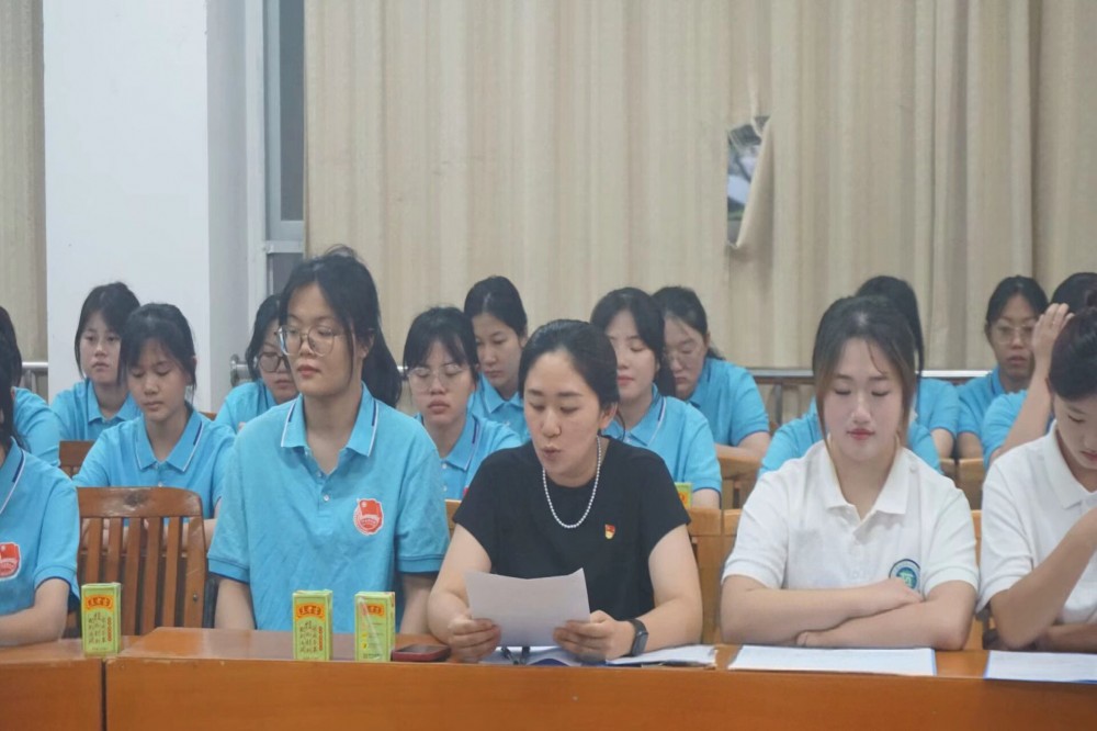 学院团委周梦嫄老师发言