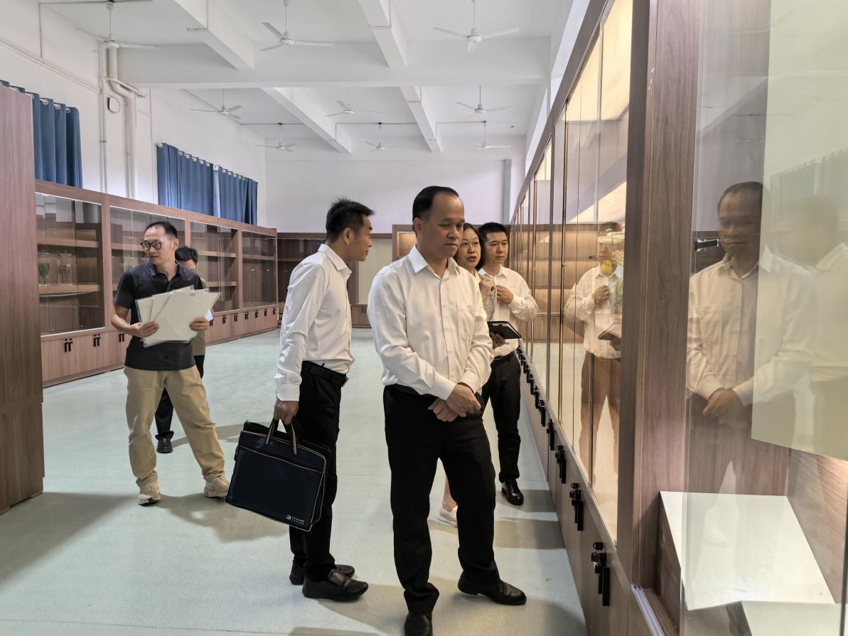 学校领导深入医药健康学院调研指导工作