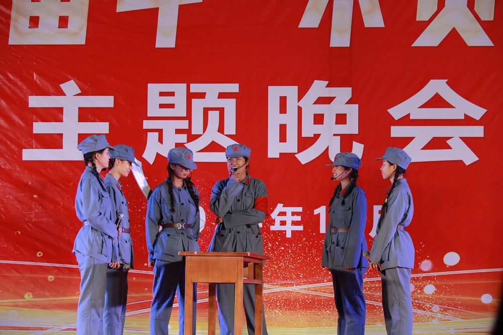 药学 2436 班小品《游击队》.jpg1