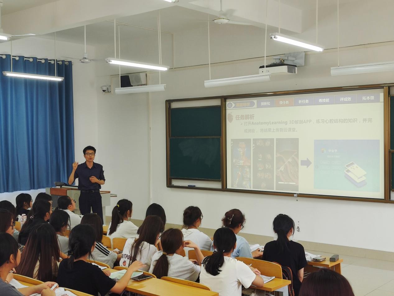 公开课精彩纷呈，探索心腔结构奥秘——  医药康养学院开展院级公开课
