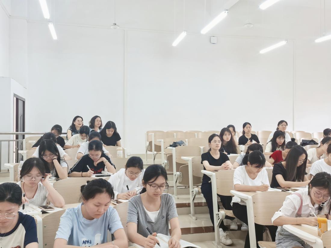 校领导听课1