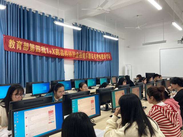理论考核现场