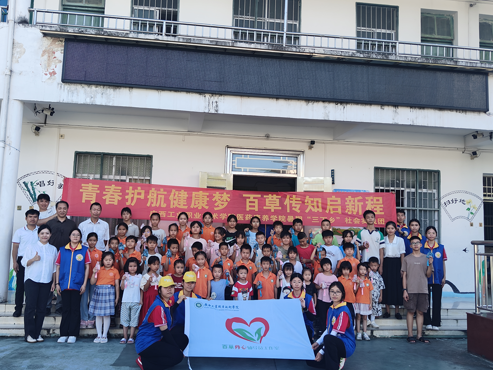 与小朋友合照1
