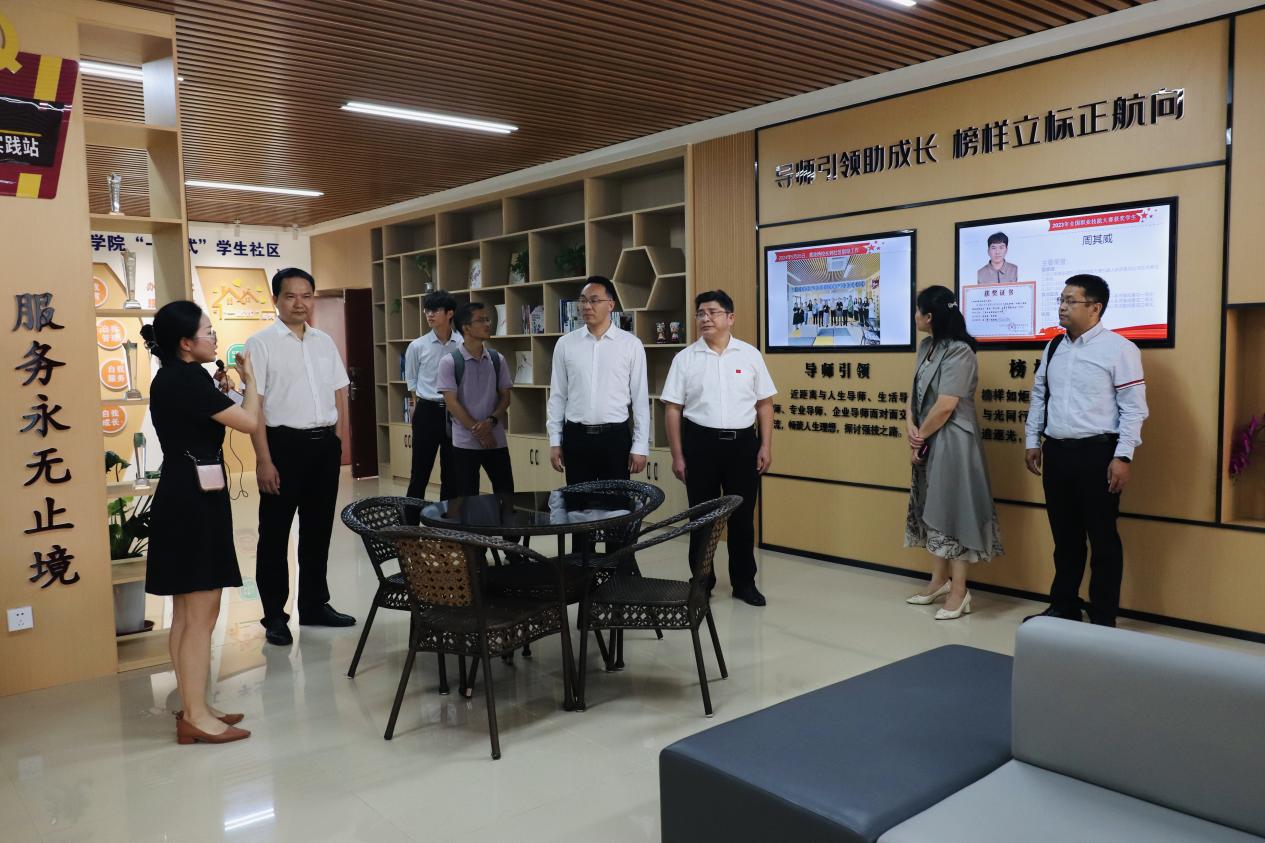 全国思想政治教育骨干队伍到智能制造学院“一站式”学生社区指导工作